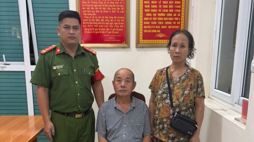 Hai chiến sĩ Đội CSGT đường bộ số 8 giúp cụ ông lạc đường, gia đình gửi thư cảm ơn