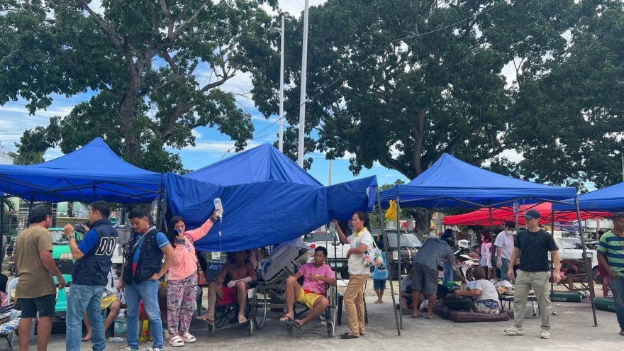 Philippines tận dụng 24 giờ vàng để cứu nạn nhân động đất