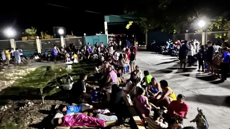 Người dân Philippines sơ tán, ngủ ngoài trời sau động đất 6,9 độ