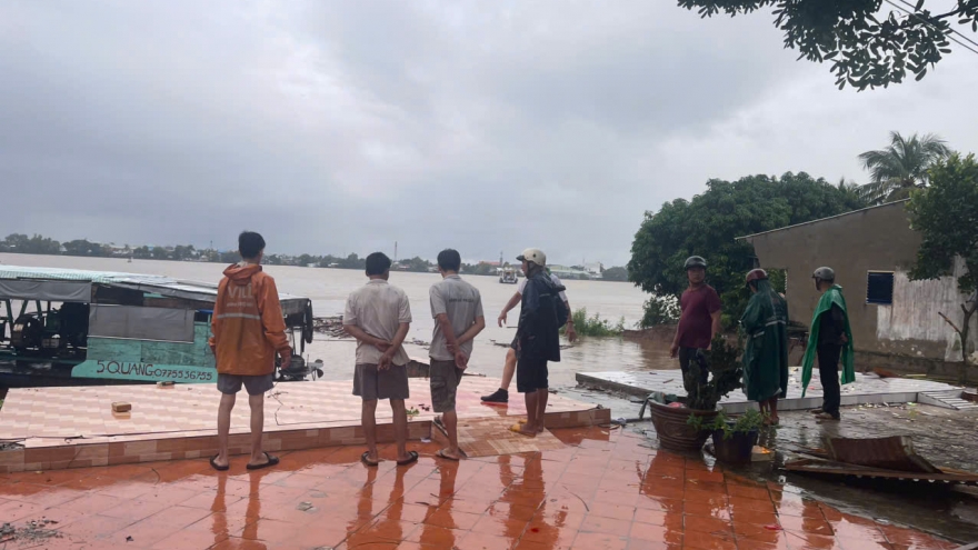 Tiếp tục xảy ra sạt lở tại xã Tân Long (Đồng Tháp), 4 nhà dân sụp xuống sông