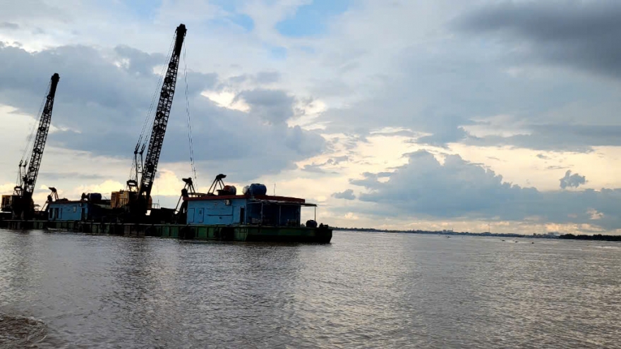 Đồng Tháp đã cấp phép khai thác 36 mỏ cát, nhiều mỏ cát bùn phủ dày