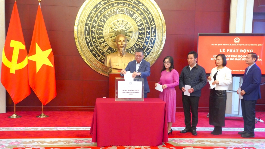 Đại sứ quán Việt Nam tại Trung Quốc quyên góp, ủng hộ khắc phục hậu quả bão lũ