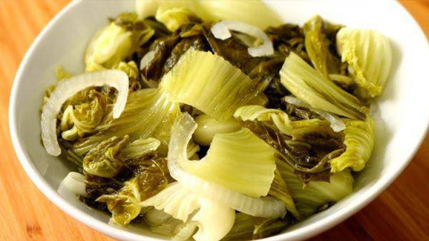 Ăn dưa cà muối: Lợi ích bất ngờ và nguy cơ ít ai biết