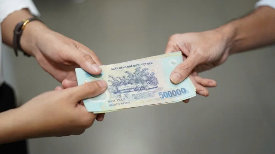 Cựu kiểm sát viên nhận tiền để "chạy án" lĩnh án 9 năm tù giam