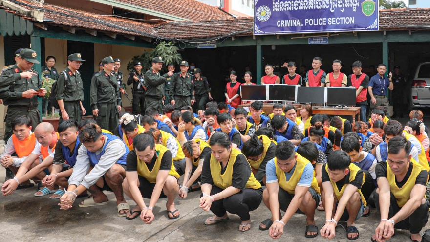 Phá đường dây lừa đảo qua mạng hơn 300 tỷ đồng, bắt 59 đối tượng tại Campuchia