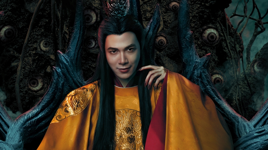 Anh Tú Atus hóa “Hoàng tử quỷ” đẹp đến mức fan thắc mắc: Có đáng sợ nổi không?