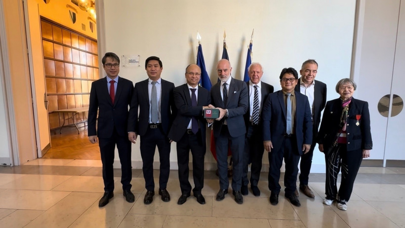Vietnam, France step up cooperation in education, sustainable development