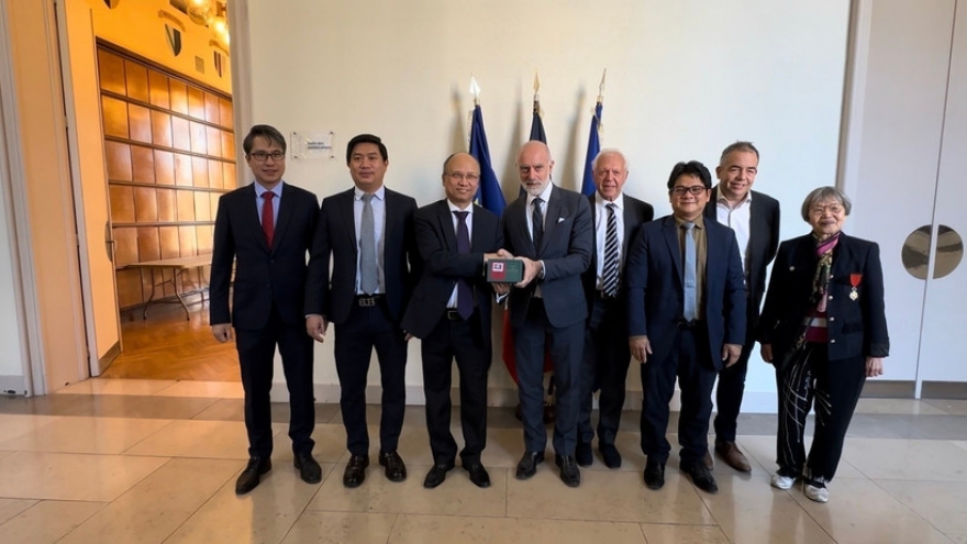 Vietnam, France step up cooperation in education, sustainable development