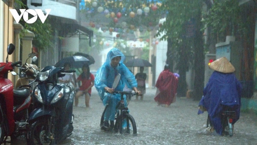 Hà Nội mưa to cả đêm, nguy cơ xảy ra ngập úng diện rộng