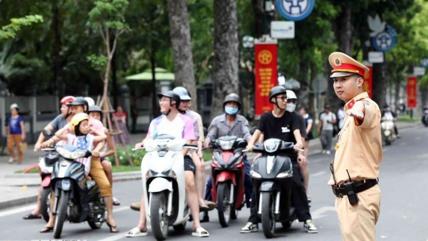 Hanoi police move to ensure traffic order for Hanoi Convention signing ceremony
