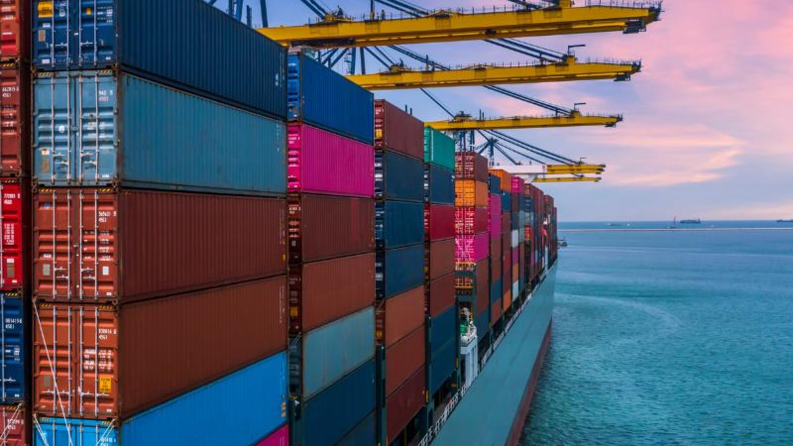 Trade turnover surpasses US$700 billion as of October 15