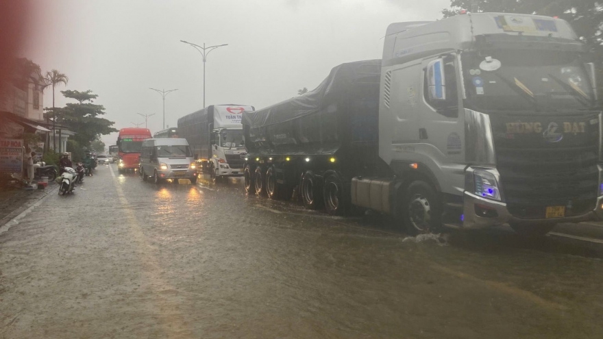 Huế: Mưa lớn làm ngập 500 nhà dân và Quốc lộ 1A qua xã Phú Lộc