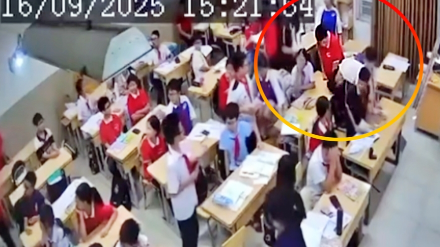 Học sinh xúc phạm giáo viên, bạn bè, có thể bị buộc cách ly khỏi môi trường học