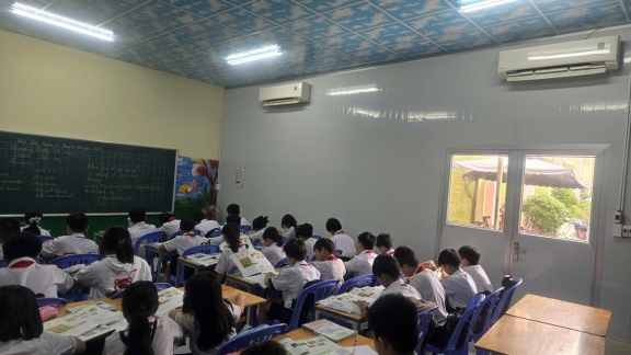 Những lớp "học tạm"  trước áp lực sĩ số