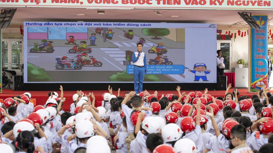 Cùng Honda Việt Nam vun đắp thói quen đội mũ bảo hiểm cho trẻ em Việt Nam