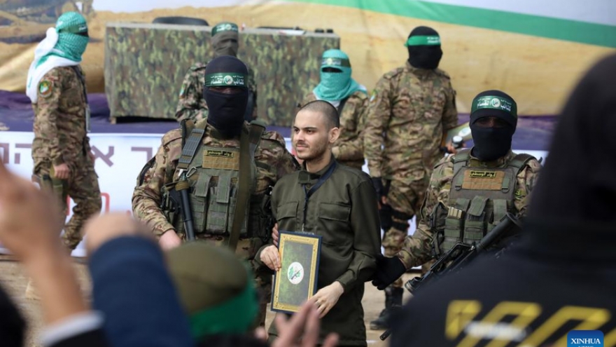Hamas trao trả thêm thi thể con tin sau khi Israel trừng phạt