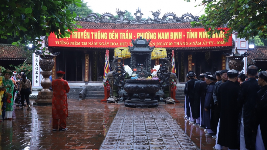 Về miền đất linh thiêng, hòa nhịp cùng lễ hội 725 năm ngày hóa Đức Thánh Trần
