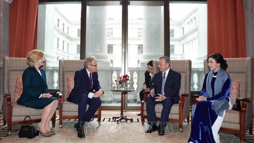 Party chief meets with Duke of Richmond in London