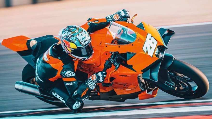 KTM 990 RC R 2026 ra mắt chinh phục phân khúc mô tô thể thao supersport