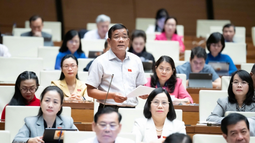 "Cần đột phá về đãi ngộ để cán bộ không phải làm thêm lo cho cuộc sống"