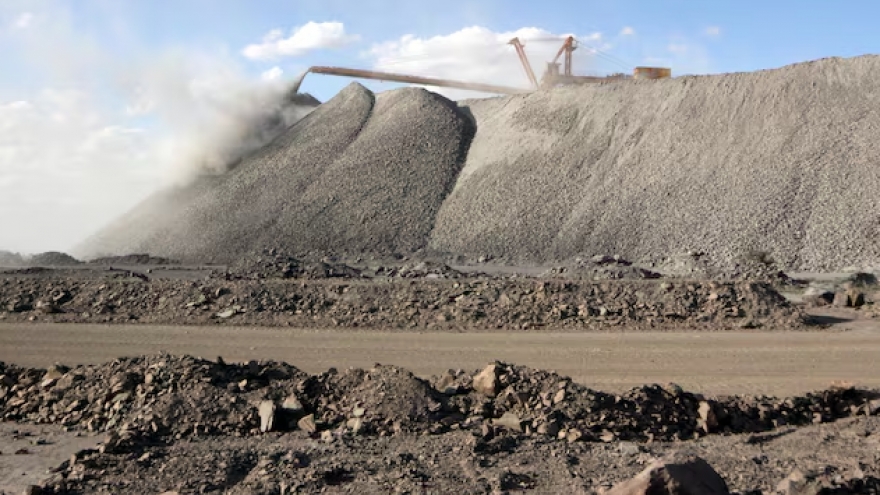 Trung Quốc siết chặt xuất khẩu đất hiếm, cuộc chiến thương mại với Mỹ trở “nóng”