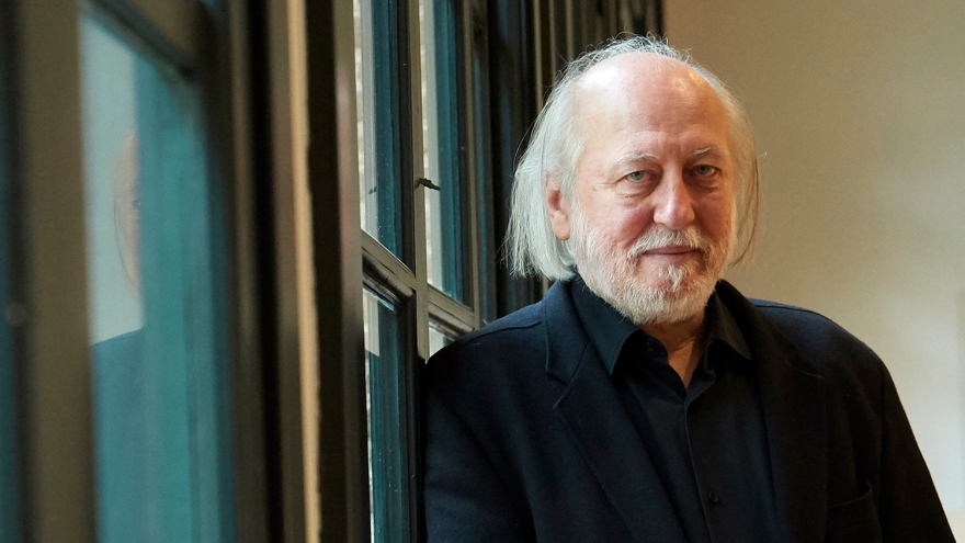 László Krasznahorkai – "Bậc thầy khải huyền" của nền văn học đương đại