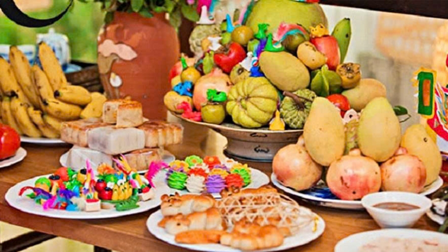 Mâm cúng và bài văn khấn Rằm tháng 8: Cầu bình an, tài lộc, sức khỏe