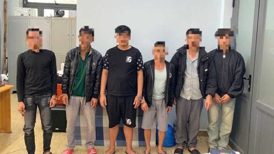 Tạm giữ 6 thanh niên môi giới, mua dâm thiếu nữ 15 tuổi