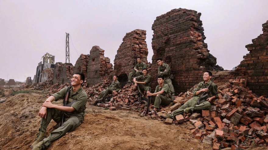 Chiếu miễn phí “Mưa đỏ” và “Tử chiến trên không” tại Hội chợ Mùa thu 2025