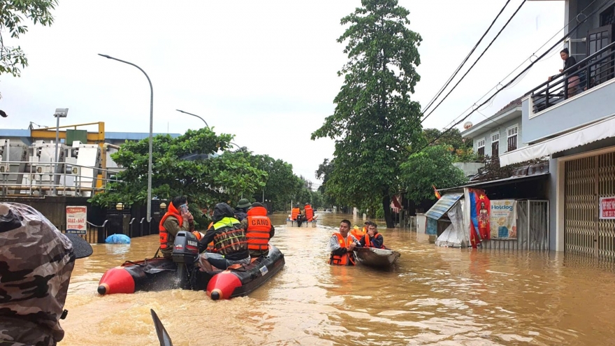 Hơn 35.000 ngôi nhà ở TP Huế bị ngập trong nước lũ