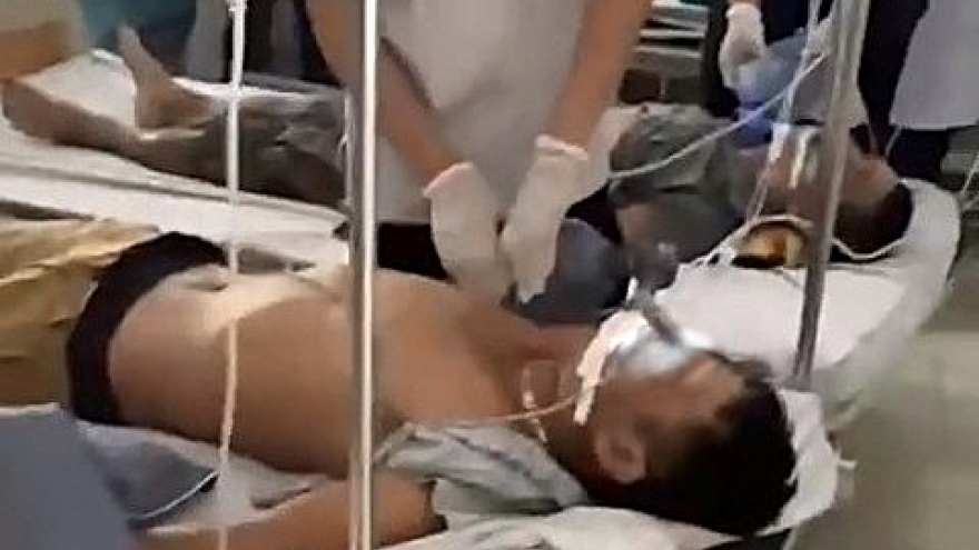 6 người ở Nghệ An nguy kịch nghi ngộ độc rượu