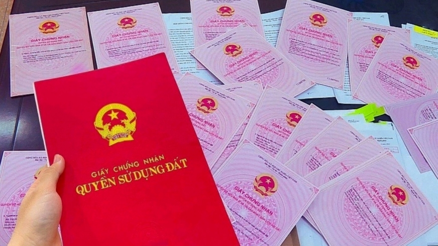 Dân phải nộp bản photocopy sổ đỏ khi phường Đồng Hới “làm sạch dữ liệu đất đai”