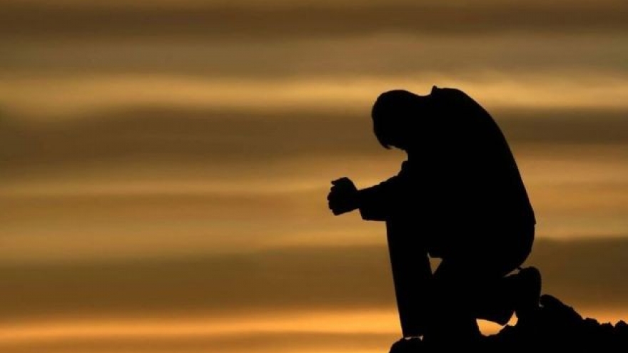 Vợ ngoại tình, tôi muốn ly hôn nhưng con gái xin tôi bỏ qua