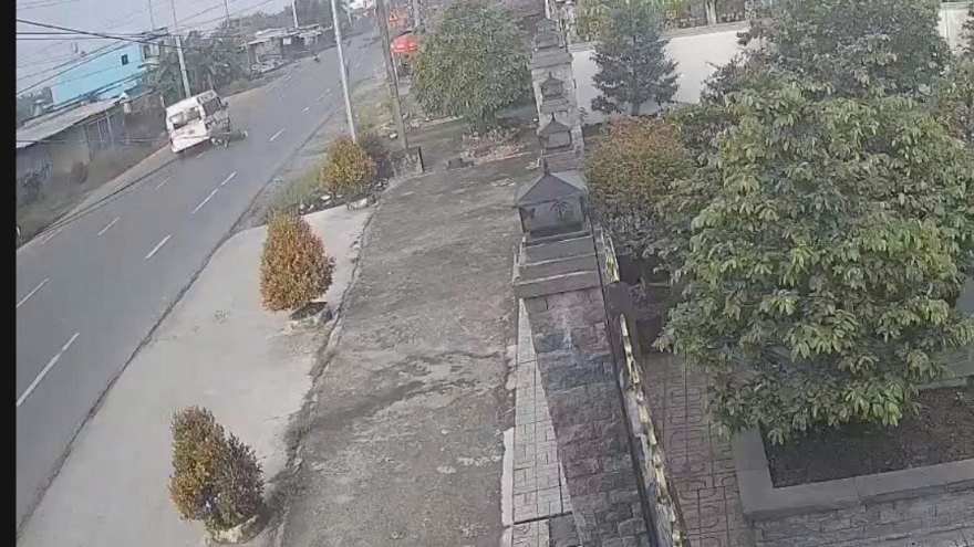 Xe máy và ô tô “húc nhau” ở Đồng Tháp, một người tử vong