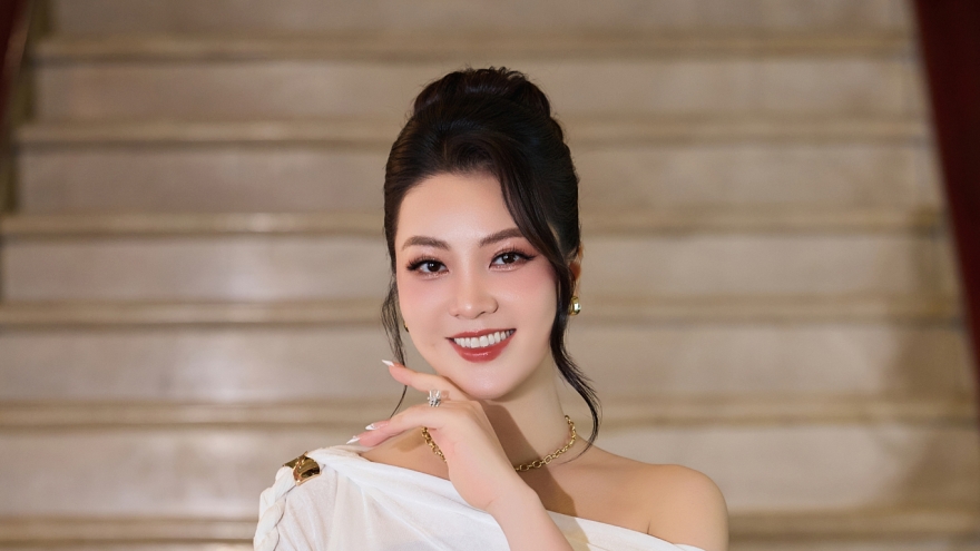 Á hậu Thụy Vân hé lộ bí mật mang bầu 5 tháng vẫn dẫn bản tin VTV