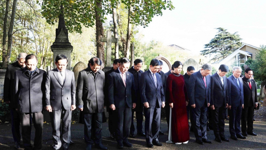 Party General Secretary pays tribute to proletariat leader Karl Marx in London