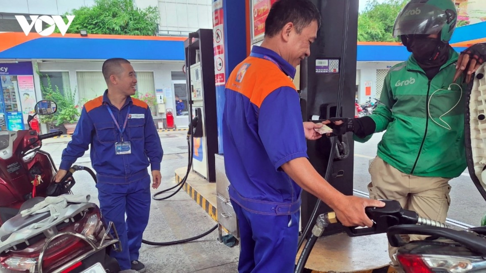 Domestic retail petrol and oil prices rise in latest adjustment