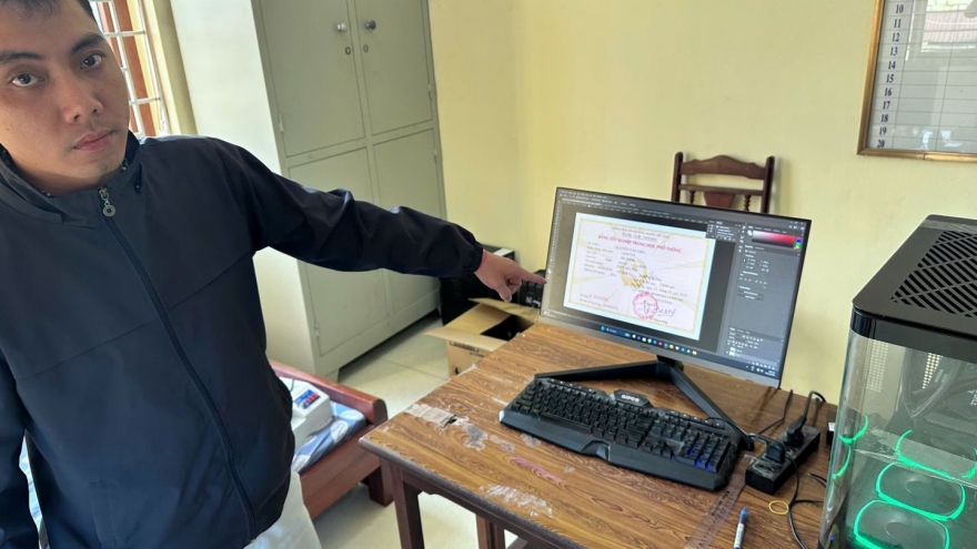 Khởi tố, bắt tạm giam đối tượng làm giả con dấu, tài liệu của cơ quan, tổ chức