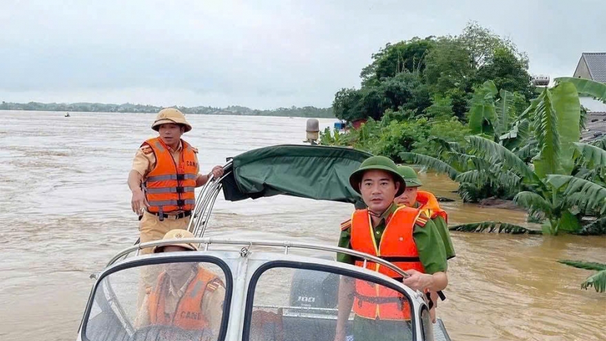 Phú Thọ cấm tàu thuyền lưu thông trên sông Lô do nước sông chảy xiết