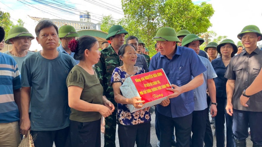 Phó Thủ tướng Nguyễn Hoà Bình kiểm tra hiện trường, chỉ đạo khắc phục vỡ đê bối