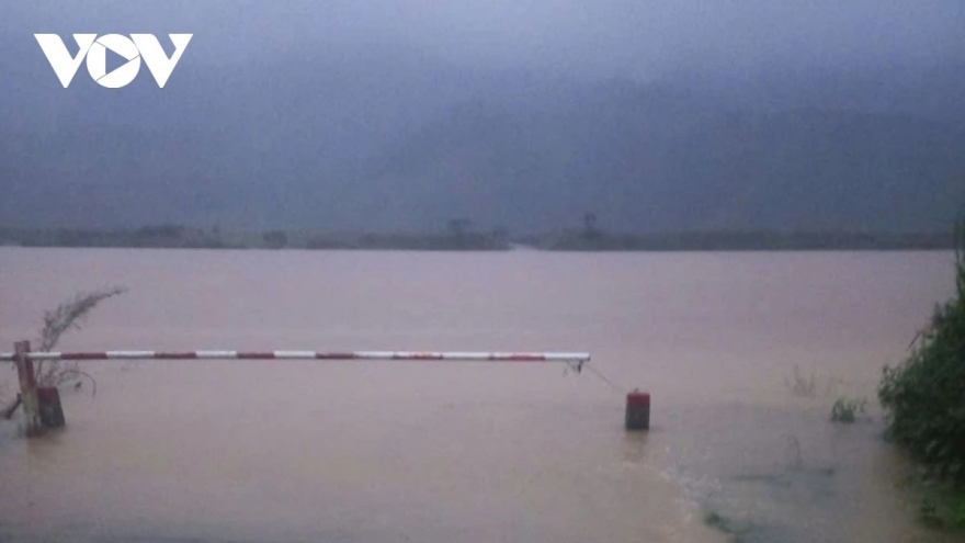 Vì sao miền Trung hứng chịu đợt mưa đặc biệt lớn cuối tháng 10?