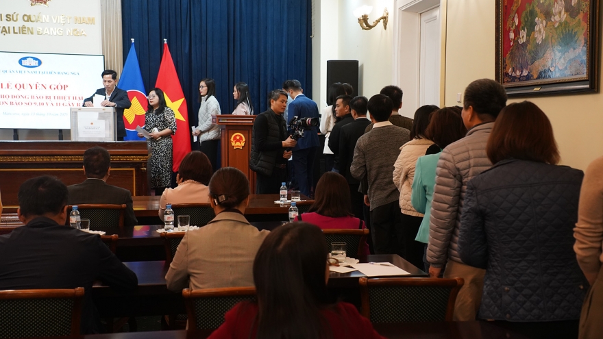 Cộng đồng người Việt tại Nga quyên góp ủng hộ đồng bào vùng bão lũ