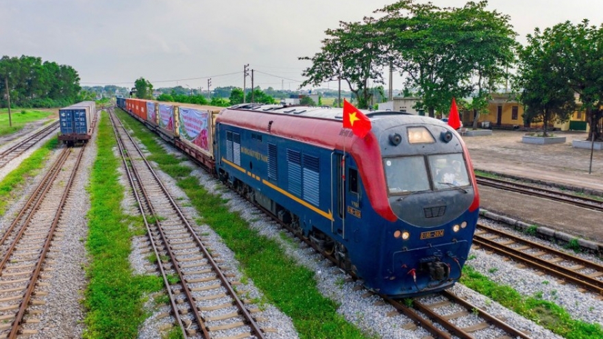 Vietnam, Russia push ahead 2,200-km rail link project