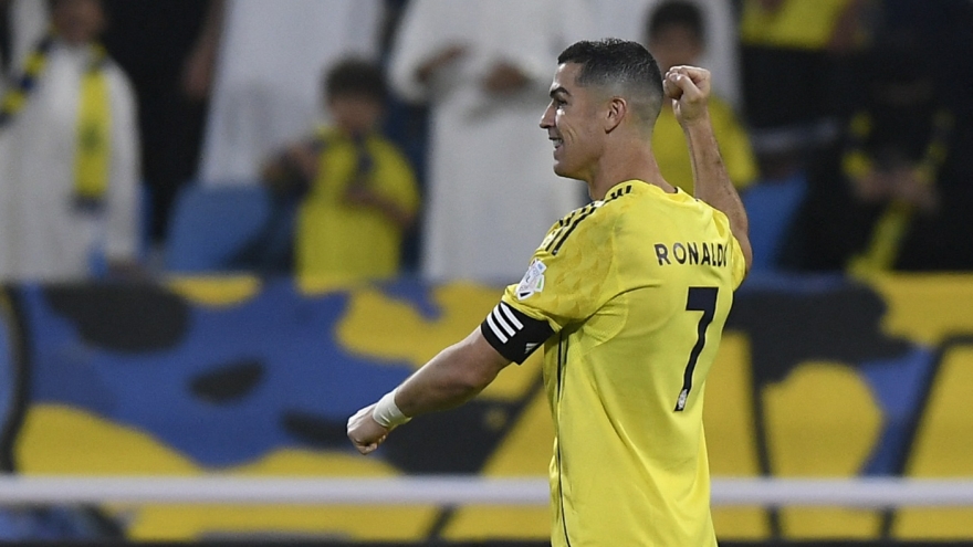 Ronaldo cán mốc 950 bàn thắng, Al Nassr dẫn đầu bảng xếp hạng Saudi Pro League
