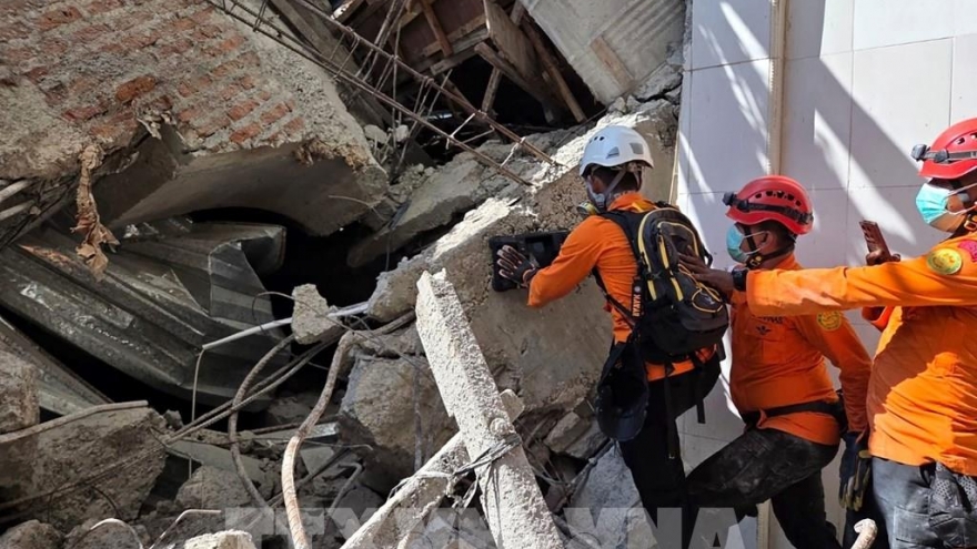 Không còn dấu hiệu sự sống tại trường học bị sập ở Indonesia