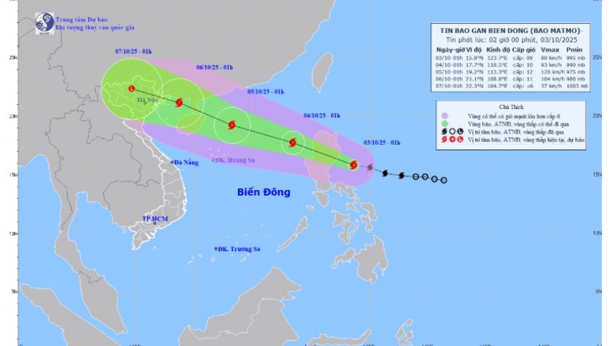Bão Matmo giật cấp 13 đang hướng vào Biển Đông