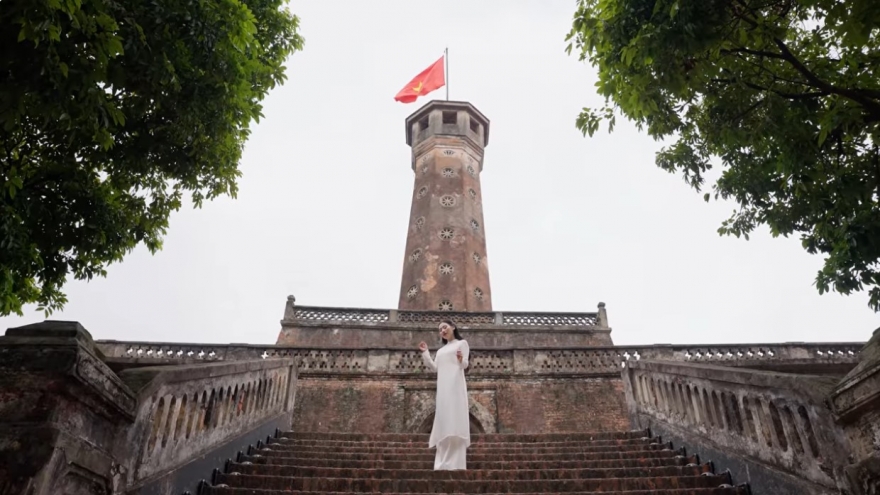 Mùa thu Hà Nội trong tiếng hát đầy cảm xúc của Lê Minh Ngọc