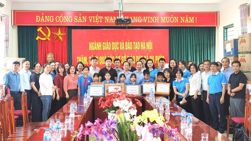 Sở Giáo dục Hà Nội hỗ trợ khẩn cấp hơn 40 tấn hàng tới trường vùng ngập lụt