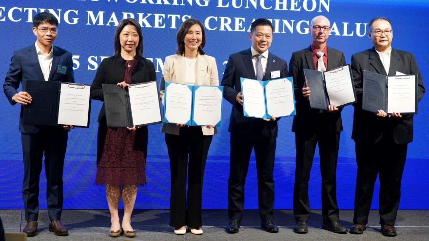 Standard Chartered expands Hong Kong – Vietnam ties with four new MOUs