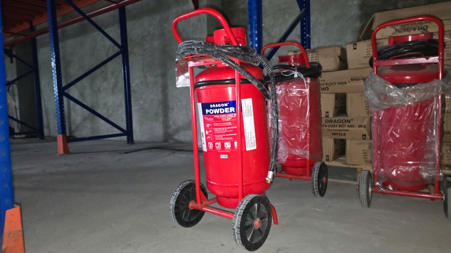 Vụ sản xuất hơn 3 triệu bình chữa cháy giả: Khởi tố 5 bị can với 2 tội danh